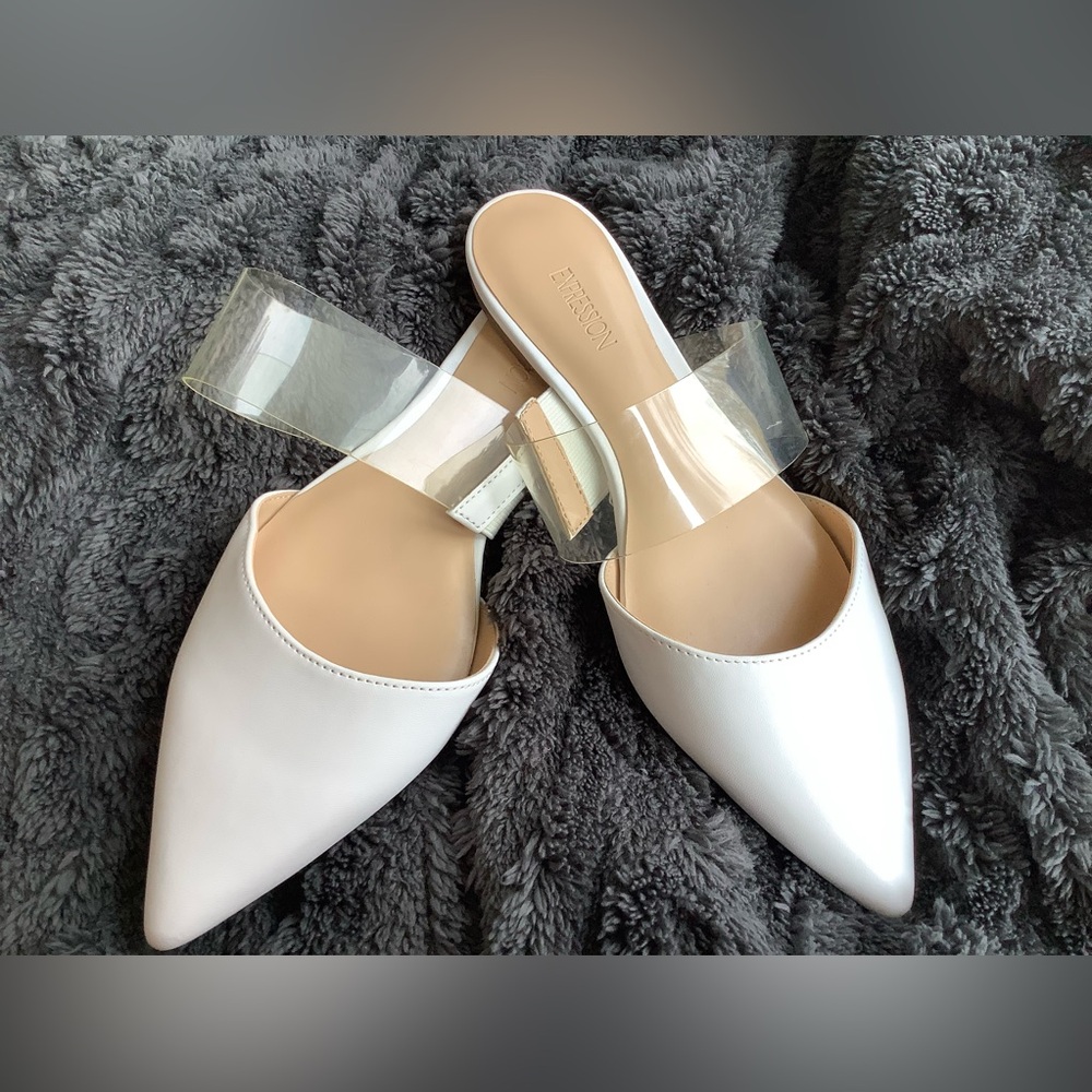 Expression Pointy-toe, White Mules Flats with Transparent Strap. Sz 7, n…